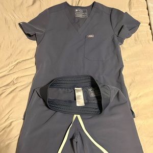 Figs space navy SET. Caterina top and Livingston pants.